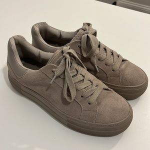 Steve Madden X Winnie Harlow, Gray Suede Sneaker, Size 8